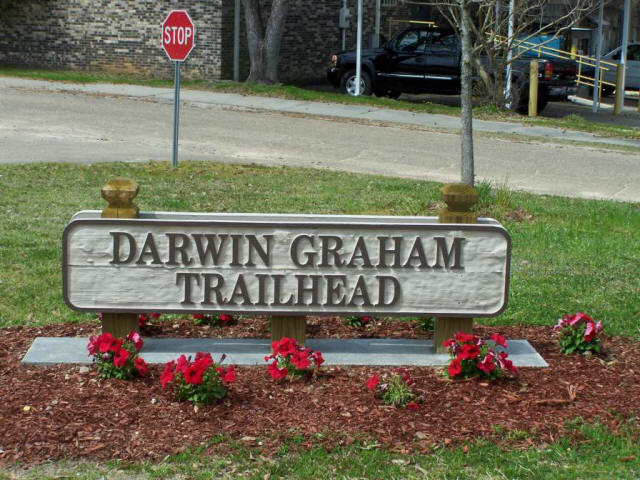 Darwin Graham trailhead sign